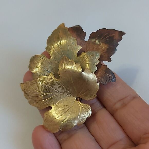 Vintage Triple Layered Articulated Leaves Brooch Pin Gold / Copper Tones - Picture 1 of 6